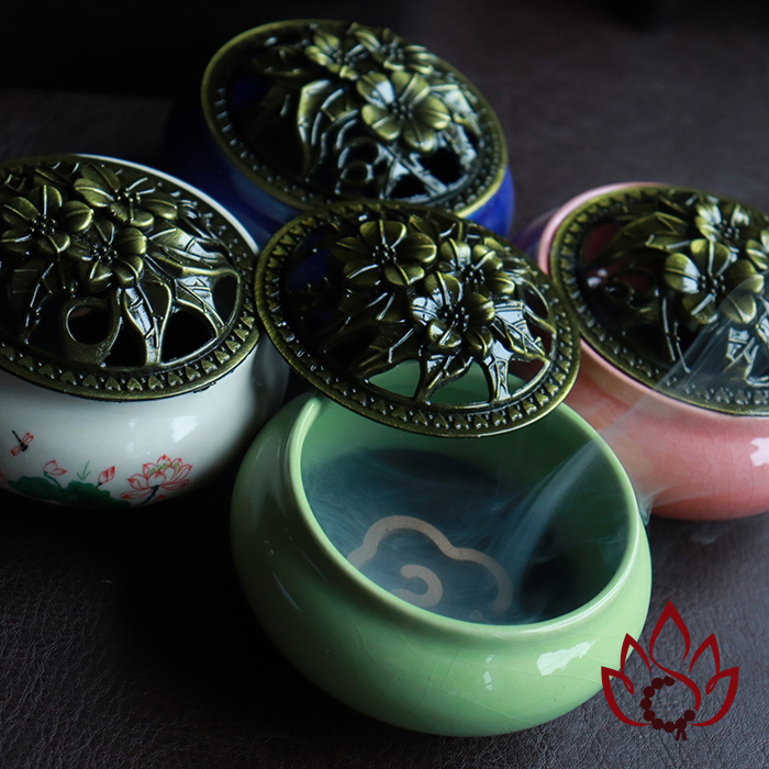 Lư Sứ Xông Trầm Hương